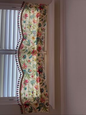 Biltmore Scalloped Fringed Valance in Cream with Multi Floral 86" x 21"/24"